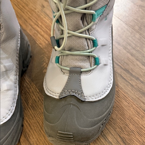 Columbia Women’s Gray and Teal Snow Boots - Picture 10 of 12